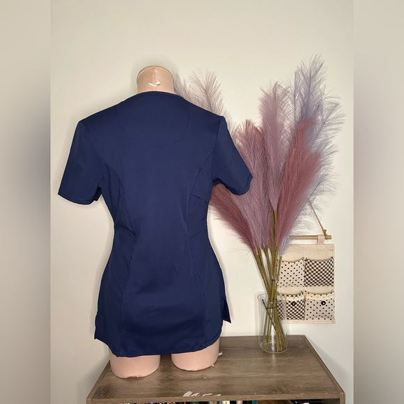 Cherokee Women's Blue Infinity Round Neck Scrub Top in Small - Picture 5 of 10
